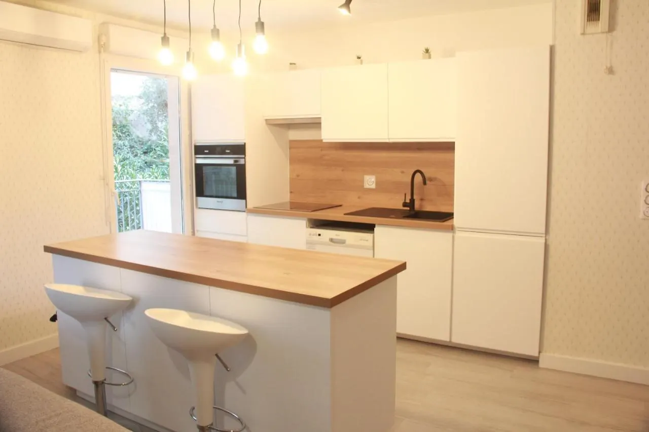 Villa Ondine: Hillside Apartment with Pool and Parking in Nice