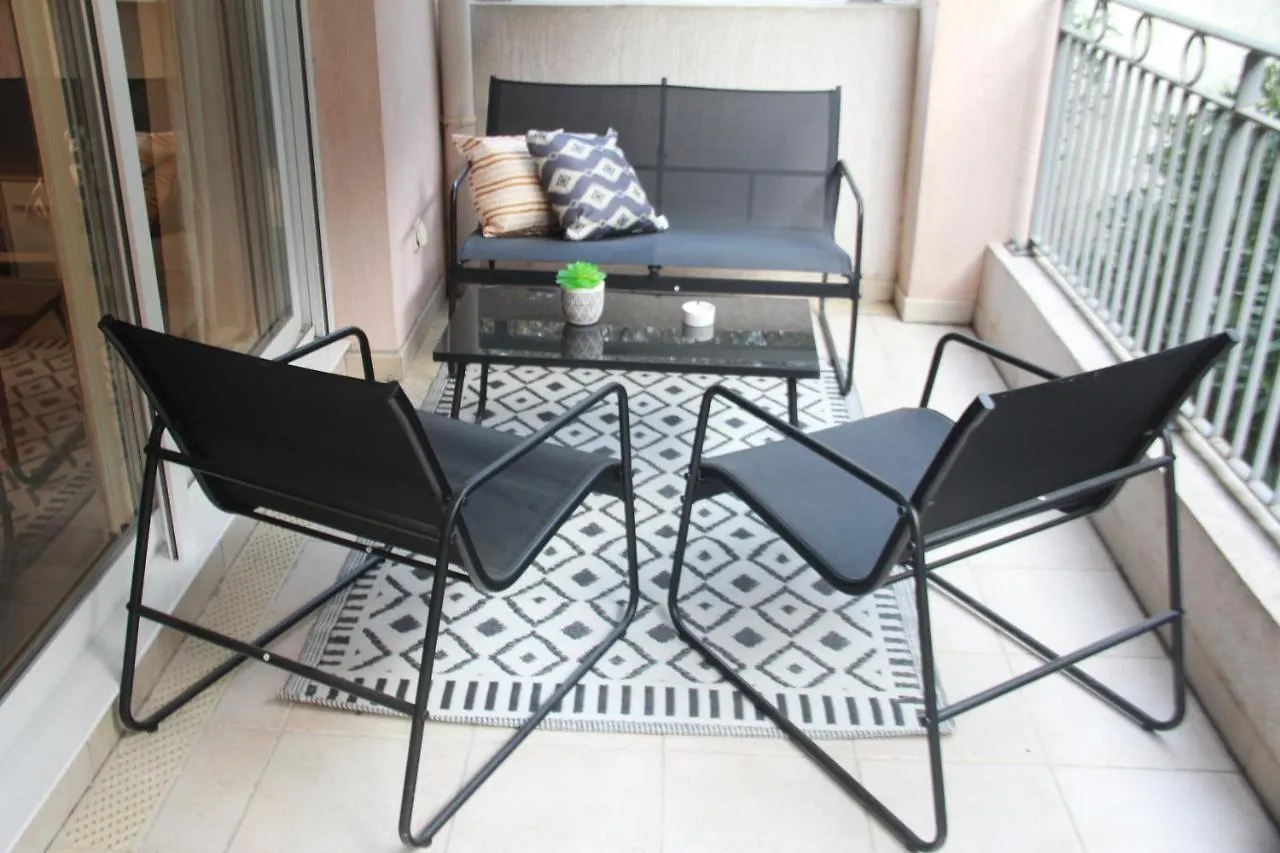 Villa Ondine: Hillside Apartment with Pool and Parking in Nice