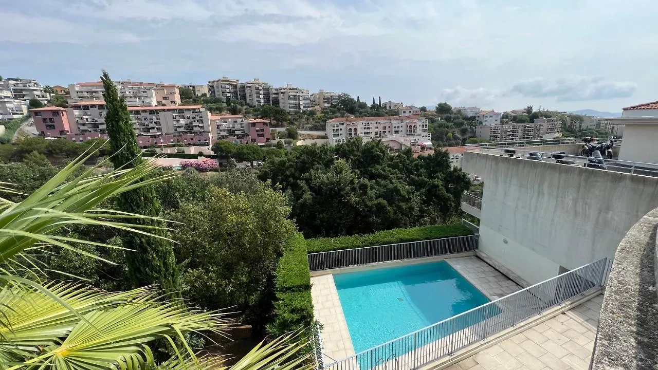 Villa Ondine: Hillside Apartment with Pool and Parking in Nice