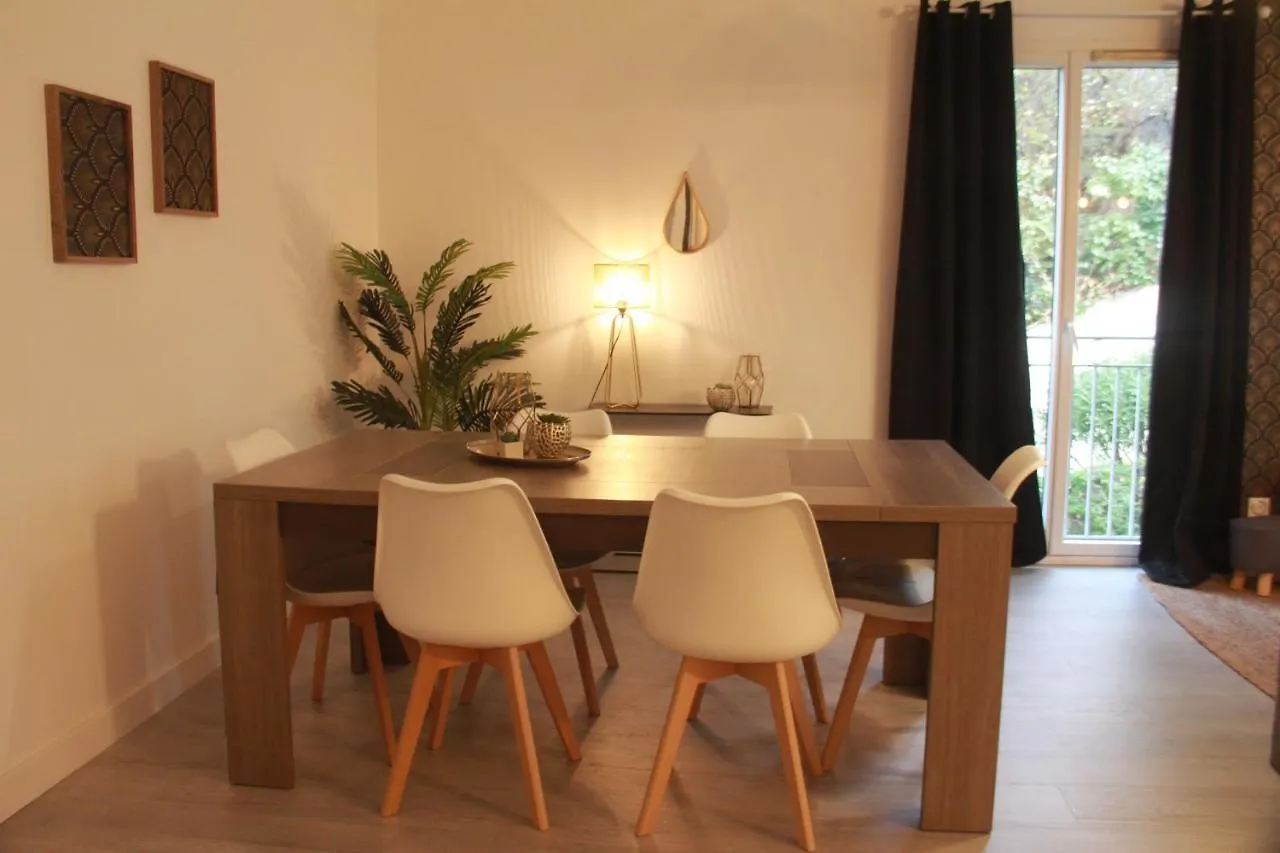 Villa Ondine: Hillside Apartment with Pool and Parking in Nice