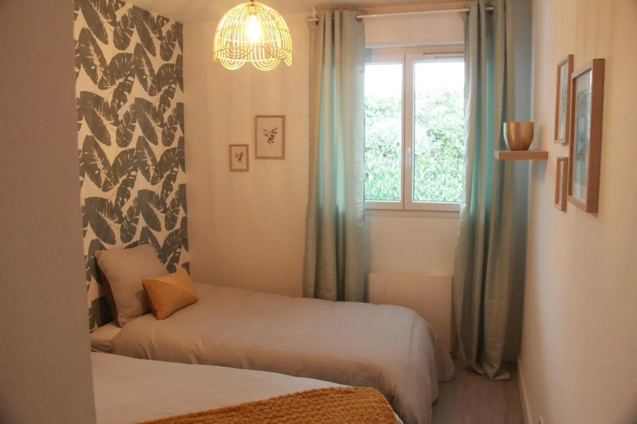Villa Ondine: Hillside Apartment with Pool and Parking in Nice